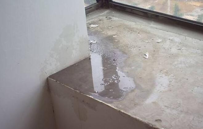 金屬屋面檐口滲水應(yīng)該怎么解決？家用防水涂料這幾點一定要注意